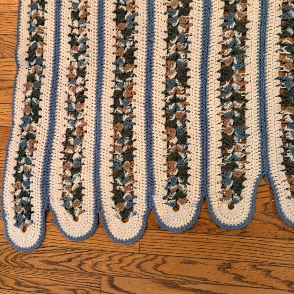 2.5 Vtg Handmade Mile a Minute Crochet Afghan 70.5x91.25 Blue Cream Striped